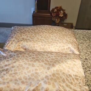 Kitsch Tan Leopard Satin Pillowcase Set
